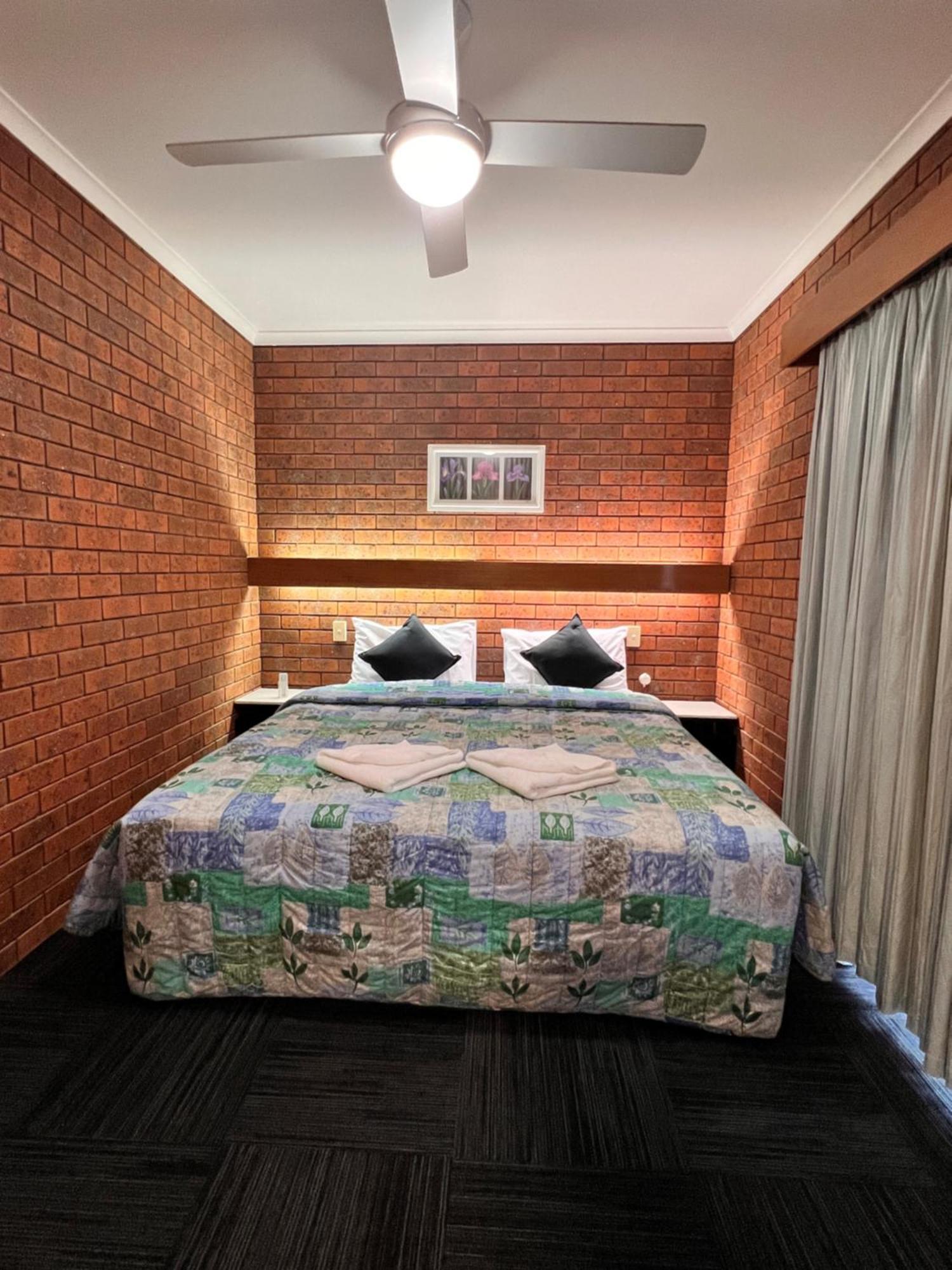 Two Rivers Motel Wentworth Екстер'єр фото