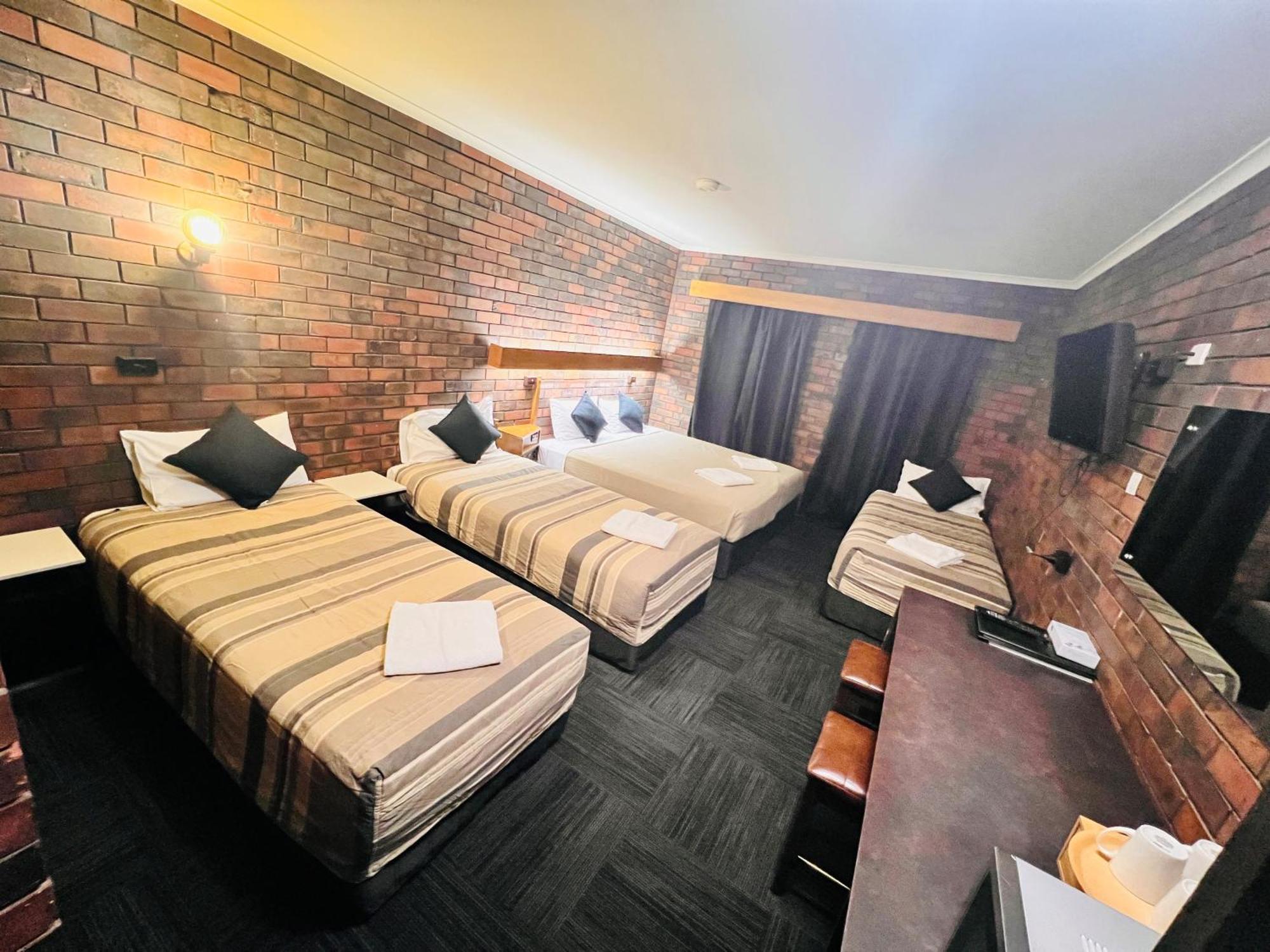 Two Rivers Motel Wentworth Екстер'єр фото