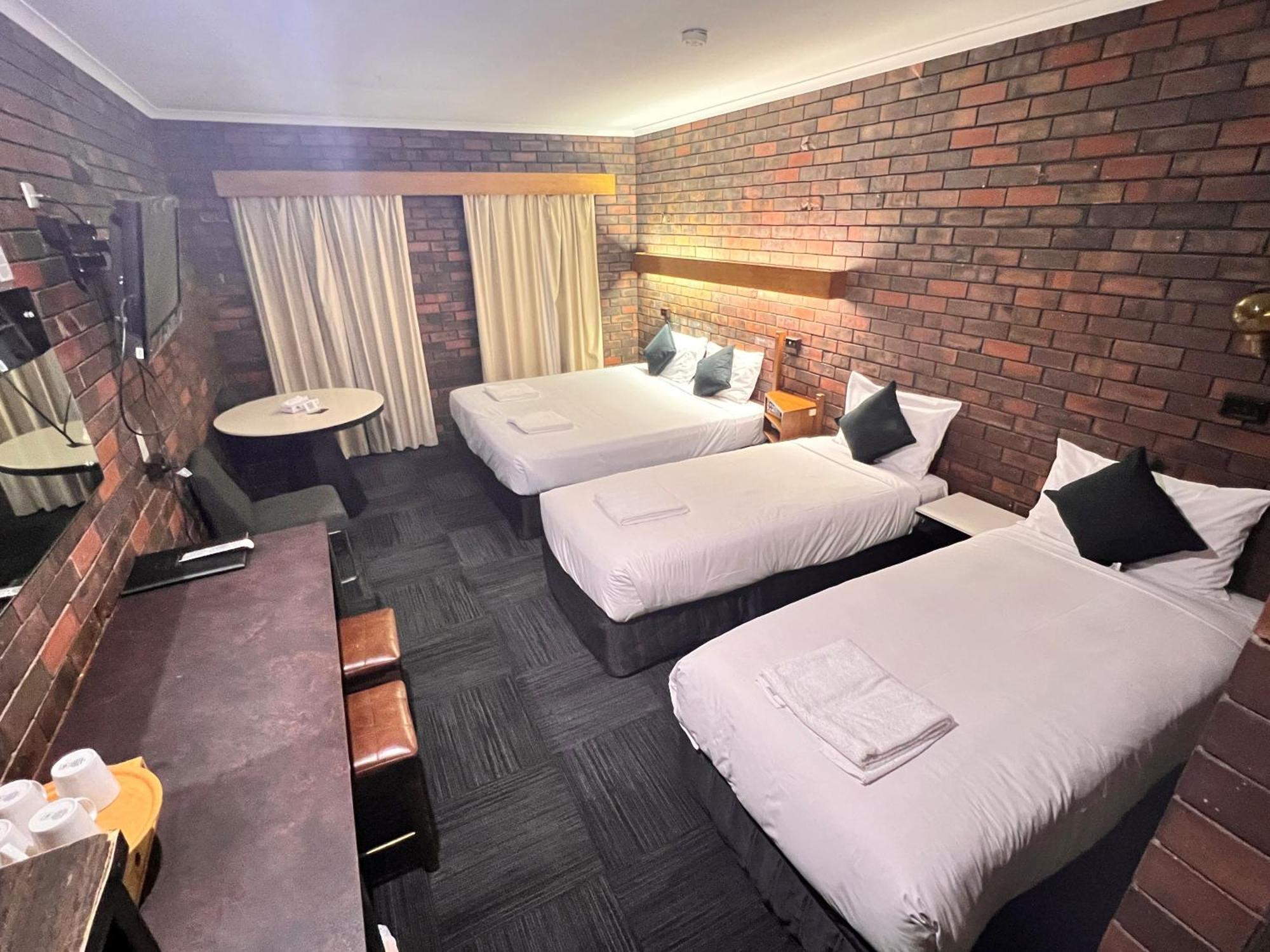 Two Rivers Motel Wentworth Екстер'єр фото